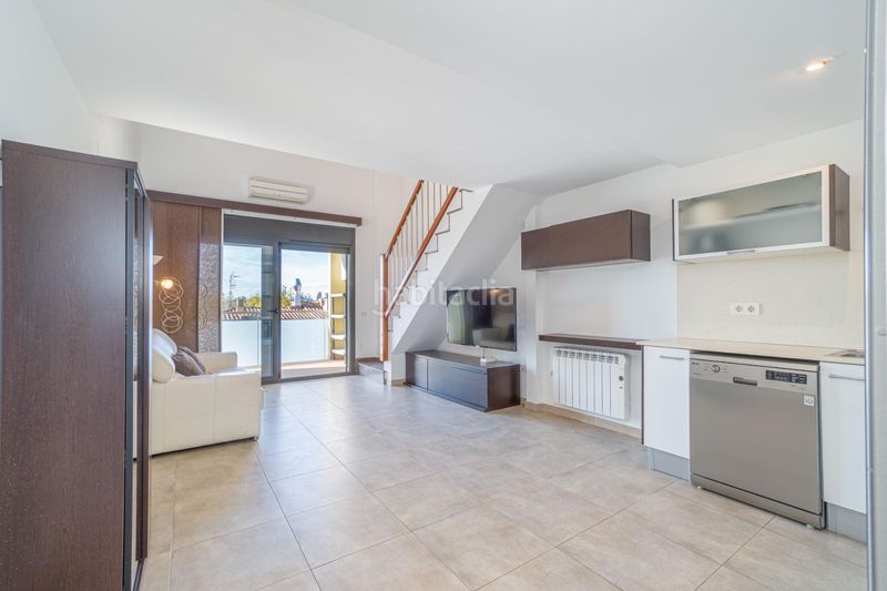 Foto 6100302b-78df-4d37-b39f-d3bdf25e8766. Dúplex amb calefacció aparcament a Alberes Empuriabrava