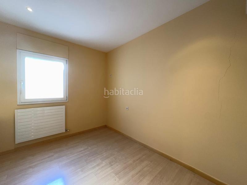 Foto 19aededd-35f1-4f0a-9b6d-bf308b4854d6. Àtic amb calefacció aparcament a Creu de la Mà Figueres