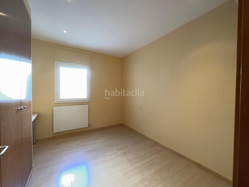 Foto b8315d2e-8a01-41ce-a145-1d29d5305be2. Àtic amb calefacció aparcament a Creu de la Mà Figueres