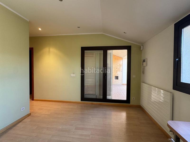 Foto d272dae4-7151-40c2-b8b8-d4b25278faf6. Àtic amb calefacció aparcament a Creu de la Mà Figueres