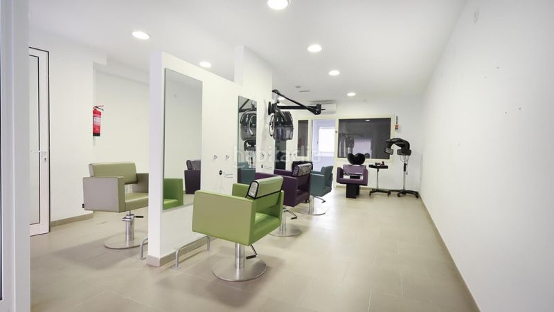 Foto 8dbfad39-c3df-49d2-8b40-abc959c6c4a0. Local comercial a Centre Roses