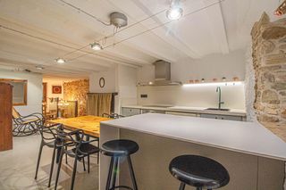 Casa a Castelló d´Empúries. Hogar con esencia y carácter en un entorno histórico incomparabl