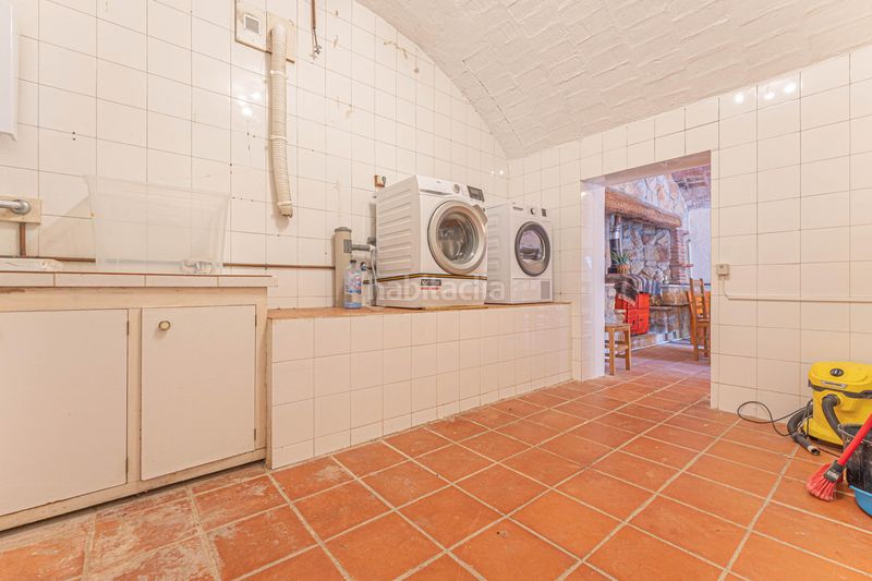 Foto f6c1db59-0129-4d54-8e46-988776af5789. Masia amb aparcament piscina a Cabanelles