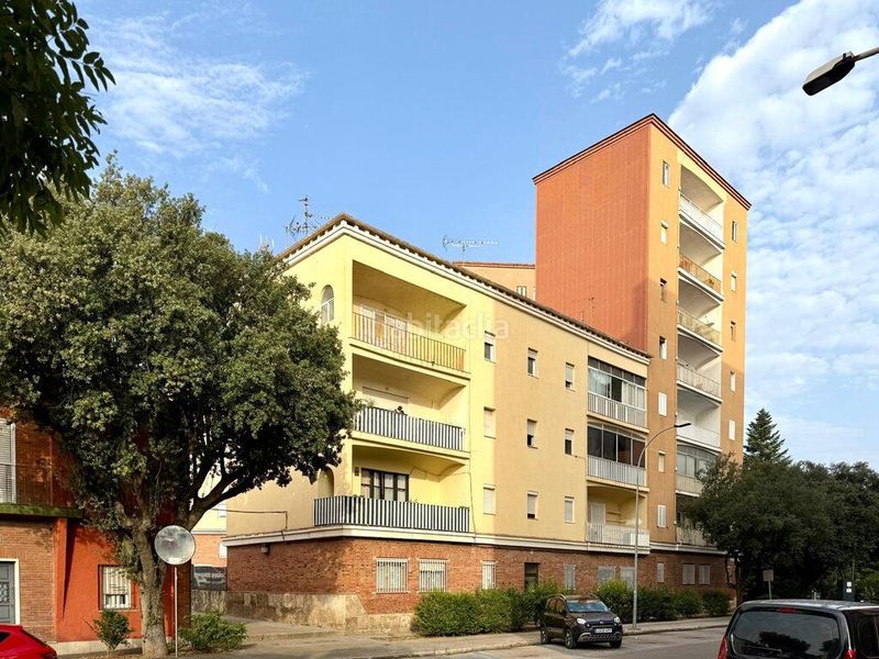 Foto 4a5ca0b3-4dbc-44ee-a54c-ccd7de426274. Pis amb calefacció a Eixample-Horta Capallera Figueres