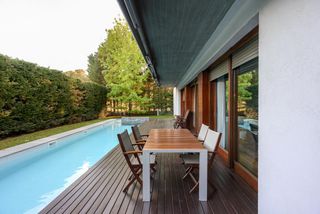 Casa a Parc Bosc-Castell. Exclusiva vivienda de diseño con piscins privada y jardín en fig