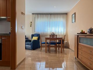 Appartement à Sant Pere Pescador. Apartamento de 2 dormitorios con parking, a pocos minutos de las