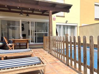 Maison jumelée à Sant Pere Pescador. Casa adosada con piscina privada en sant pere pescador, alt empo