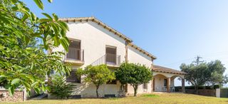 Casa a Sant Pere Pescador. Casachalet independiente de estilo rústico en bon relax, sant pe