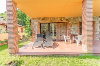 House in Sant Llorenç de la Muga. Casa con jardín en sant llorenç de la muga.