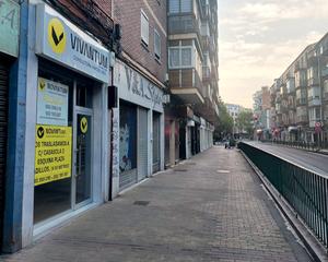 Local Comercial en Calle de Casasola 11