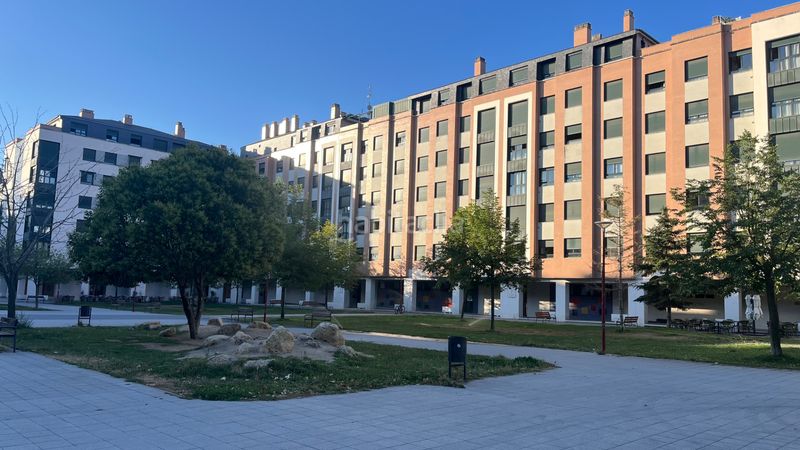 Foto b58a0368-4d58-46eb-8ab8-cb515cca1a93. Pis amb calefacció aparcament a Villa de Prado Valladolid