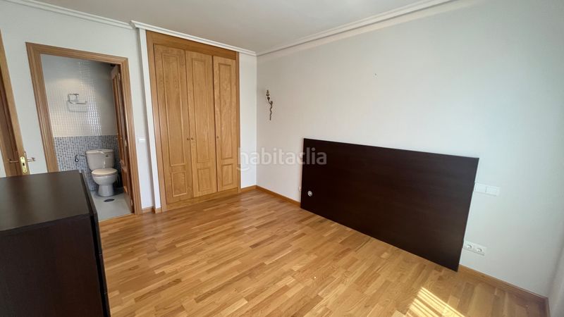 Foto fdbf4b36-8ee6-49c9-b1da-d38b7cb3a728. Pis amb calefacció aparcament a Villa de Prado Valladolid