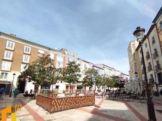 Appartement à Casco Antiguo. Zona centro, piso reformado , tres dormitorio, dos  baños  y un