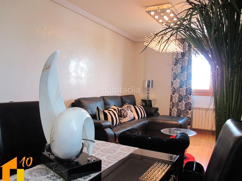 Foto 081ffc57-b5f3-46c9-946b-2fe06038c06e. Àtic amb calefacció aparcament a Villafría - La Ventilla - Castañares Burgos