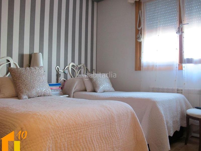 Foto c8c5bdb5-8d5a-43fa-8707-9890193fae0e. Àtic amb calefacció aparcament a Villafría - La Ventilla - Castañares Burgos