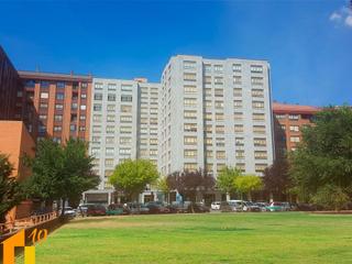 Appartamento  Calle condesa mencia. Piso  de cuatro dormitorios, dos baños y dos plazas de garaje  e