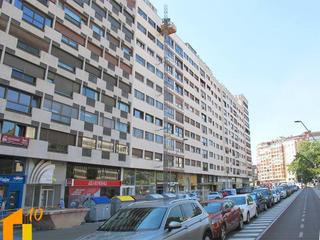 Appartamento  Avenida reyes catolicos. Amplia vivienda de cuatro dormitorios, zona centro