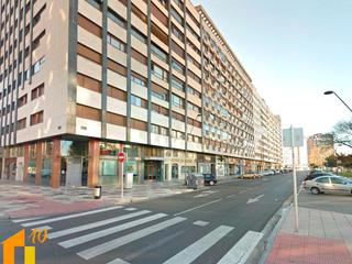 Location Appartement à Reyes Católicos. Apartamento de un dormitorio con garaje, zona centro