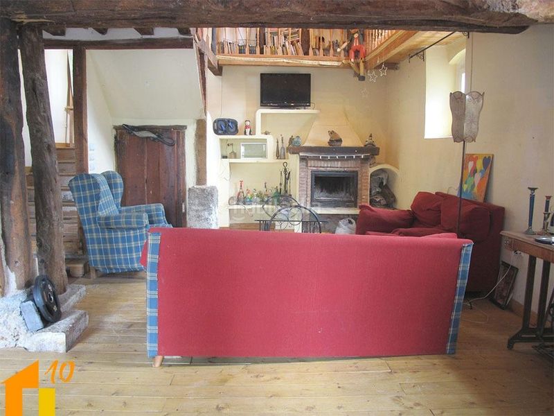 Foto 9e1bbe8f-569d-487e-a48e-3bb37a053cd6. Casa a Revillarruz