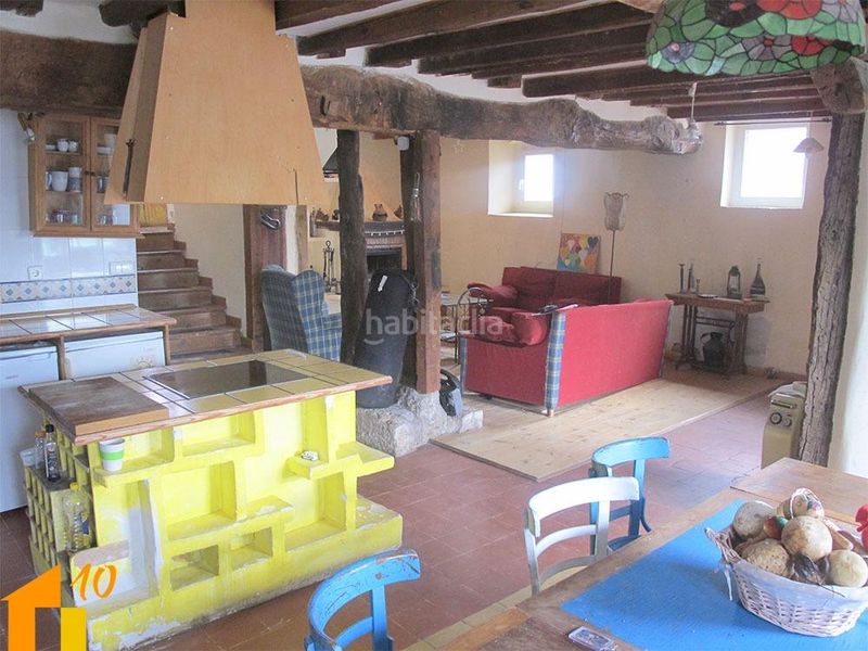 Foto ddf97cbe-2a6b-4dfa-91f1-1bf74451e020. Casa a Revillarruz