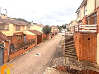 Casa adossada  Paseo paseo belén. Magnífico adosado en belorado por solo 98,000