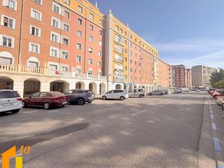 Etagenwohnung  Avenida reyes catolicos. Vivienda para entrar a vivir en reyes católicos.