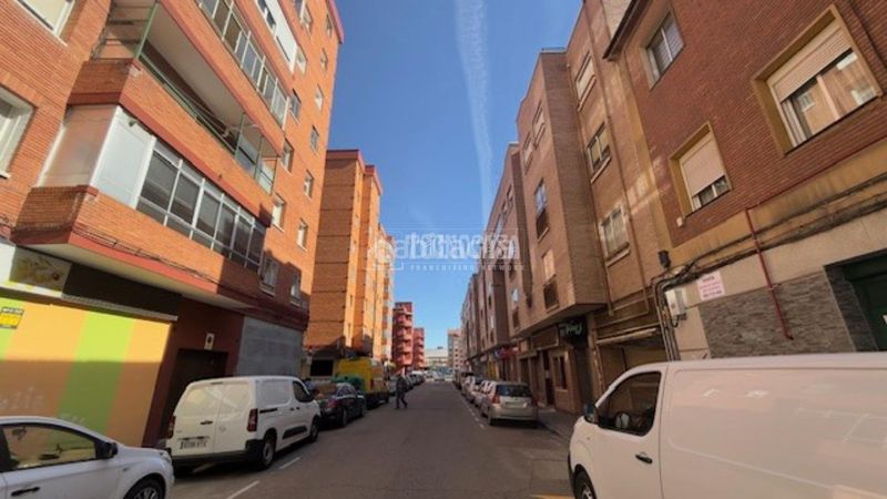 Foto 9aa05574-2cc2-4c9f-8416-c4df96991bb7. Aparcament cotxe a Delicias Valladolid