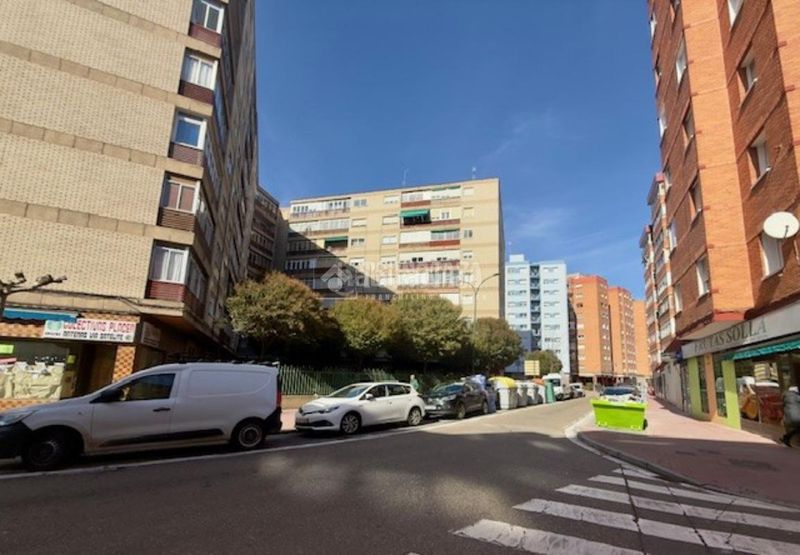 Foto cb2ebe0a-e50e-418e-a19b-30984e4be1a8. Aparcament cotxe a Delicias Valladolid