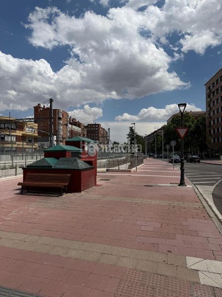 Foto 92815f47-fe91-43d1-8209-9def5a94f977. Aparcament cotxe a Delicias Valladolid