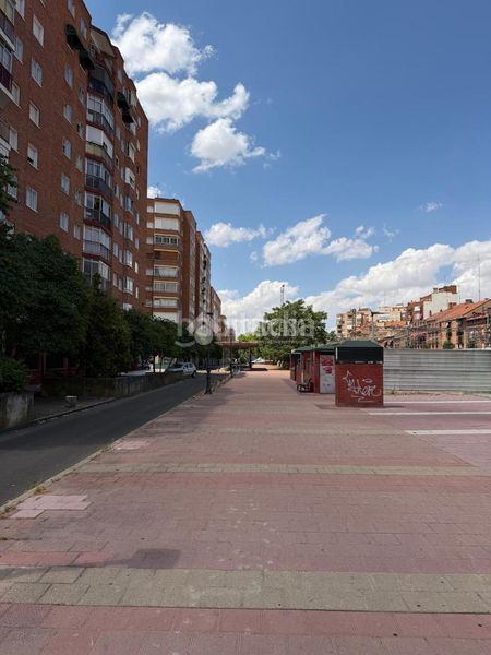 Foto e04676bb-703e-4dfd-a671-15a1cb5e1f70. Aparcament cotxe a Delicias Valladolid