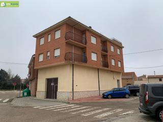 Pis a Calle mariano revenga 58. Edificio de dos viviendas