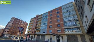 Pis a Plaza doctor costales 5. Luminosa vivienda de 3  dormitorios, salón, y comedor.