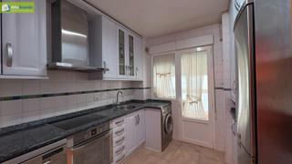 Appartement à Centro. Vivienda de 4 dormitorios baño, aseo y amplio trastero