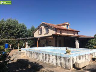 Chalet en Zona Rural. Finca con casa, jardín, huerto y bodega