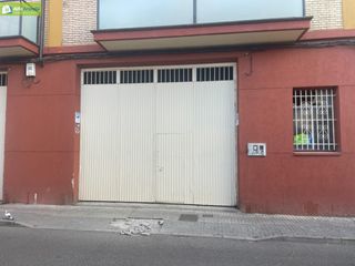 Lloguer Local Comercial a Santa Catalina - Ferial. Local en calle soria ideal para garajes, trasteros, etc.