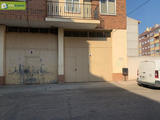 Aparcament cotxe  Calle torremilanos 11. Garaje independiente con vado