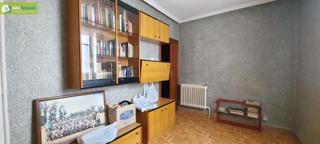 Flat in Calle CASTROJERIZ