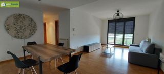 Location Appartement à Calle coruña del conde 1. Amplia vivienda seminueva de dos dormitorios