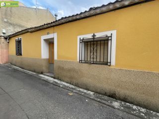 Haus in Roa. Vivienda en roa con terraza, patio  y merendero