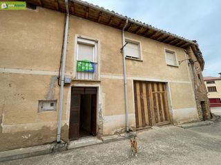 Masía en Gumiel de Hizán