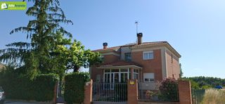 Xalet  Cascajo 19. Espectacular chalet independiente en fuentespina a un paso de ar