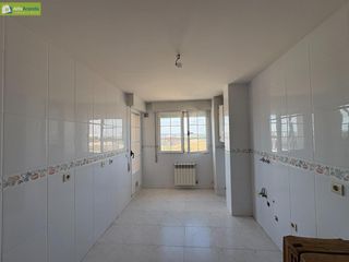 Etagenwohnung in Plaza de Toros - Las Tenerías. Venta de vivienda de 3 dormitorios y 2 baños toda exterior
