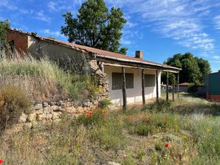 Terrain résidentiel à Diseminados 27. Merendero con bodega en villanueva de gumiel