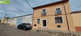 Maison à Calle santa ana 22. Casa con gran terreno en nava de roa