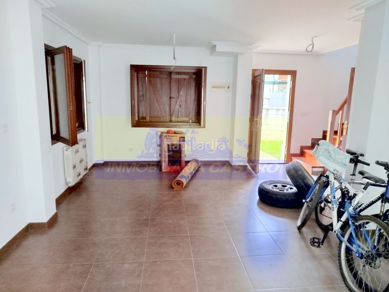 Foto 9b9edaea-298d-47ea-bbbf-4c82f7a68c38. Casa aparellada a Otañes-Talledo Castro - Urdiales