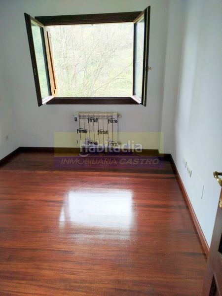 Foto d32aca15-8759-43f9-ae16-5ec66449d20c. Casa aparellada a Otañes-Talledo Castro - Urdiales