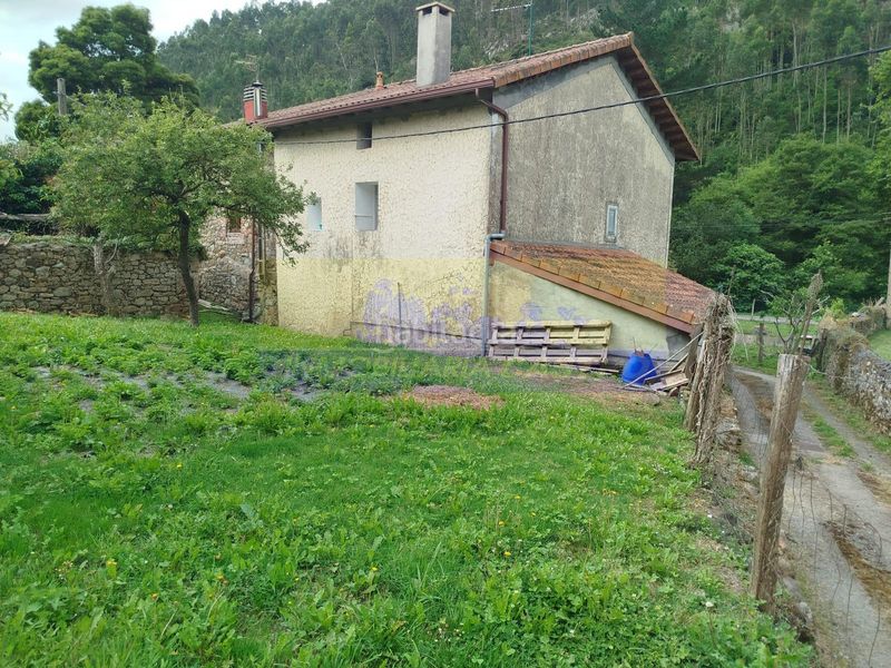 Foto f75dbbc6-b225-4262-94b8-7f0fe7fe2acb. Casa aparellada a Otañes-Talledo Castro - Urdiales