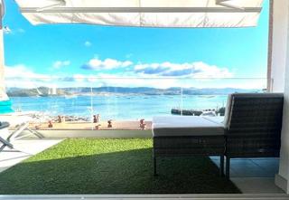 Pis a Rúa peirao do covelo 34. Terraza con vistas directas al mar