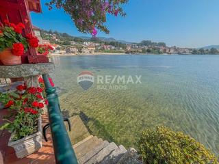 Casa  Avenida costa. Con bajada directa al mar