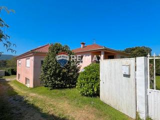 Casa  Fouco. A tan solo 2,6 km. del centro de gondomar ..dos viviendas + jard